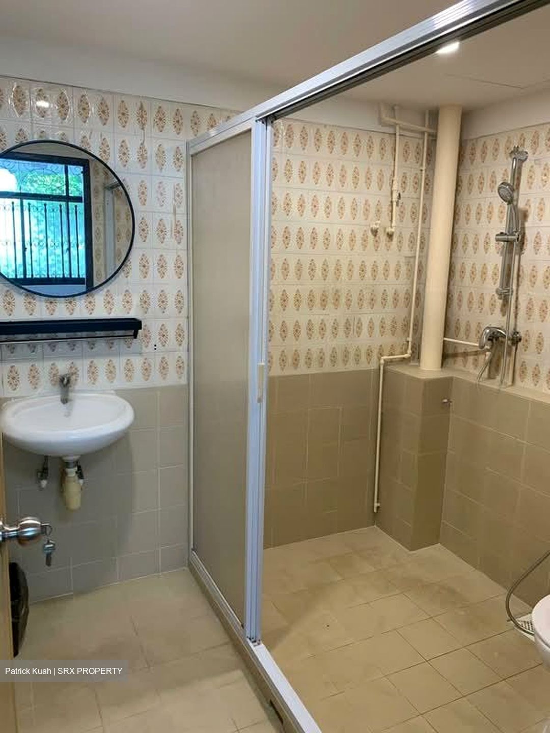 Leith Road (D19), Terrace #537532091